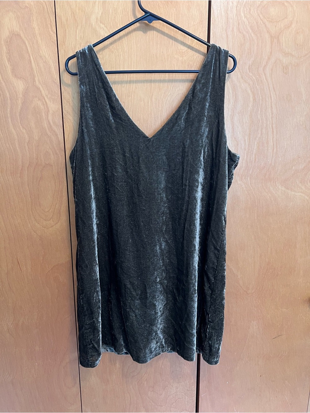 Velvet Melloday V-Neck Sleeveless Dress